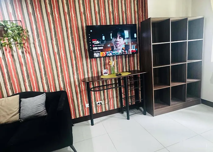 Morgan Bgc Shortwalk3 Venice Mall Free Pool Gym Apartment Manila